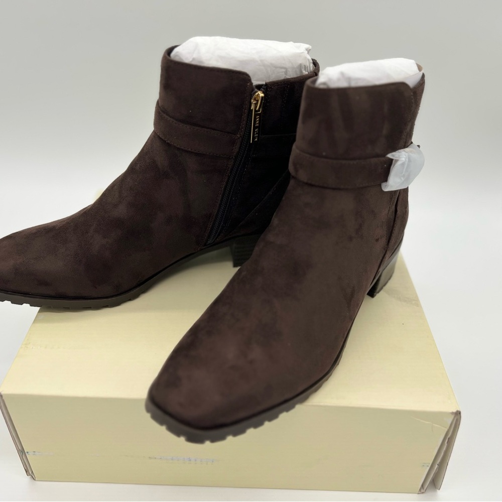 Anne Klein Women's Caroline Fashion Boot, Dark Brown, 11 M